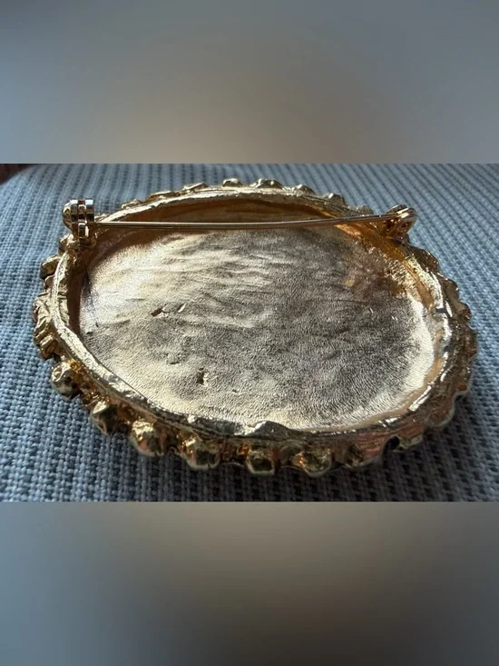 Jade Stone chips Green Gemstone Gold tone Faux Pearl Statement Brooch - Picture 6 of 9